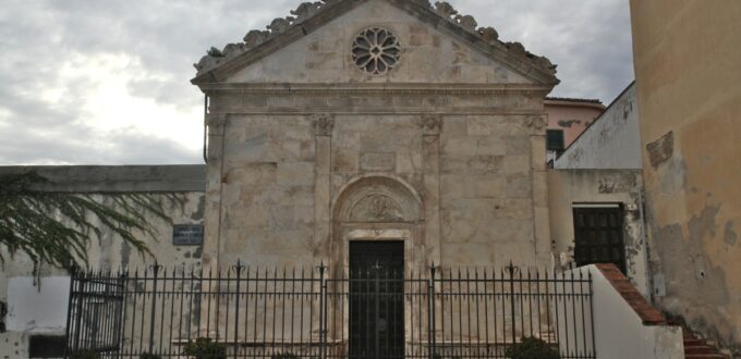 Photo de la façade de Sant'Anna à la Citadelle de Piombino
