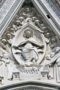 Sculture in facciata della cattedrale di Firenze
