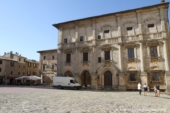 Montepulciano, Palazzo Tarugi, Piazza Grande