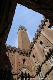Cortile del Podesta, Palazzo pubblico di Siena