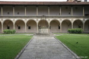 Cloitre, Basilique de Santa Croce à Florence